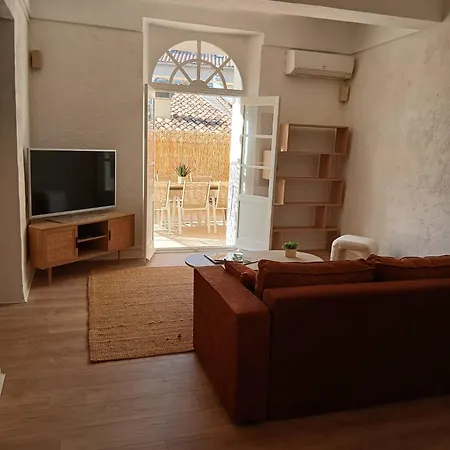Tres Bel Refait A Neuf Dans La Vieille De Hyeres, 2 Chambres, Grande Terrasse Plein Sud 아파트 *